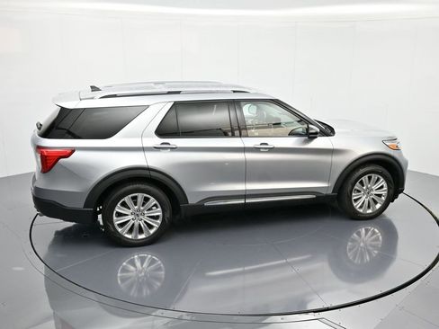Certified 2022 Ford Explorer Limited w/ Limited Technology Package image 33