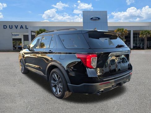 Used 2022 Ford Explorer XLT w/ Equipment Group 202A image 6