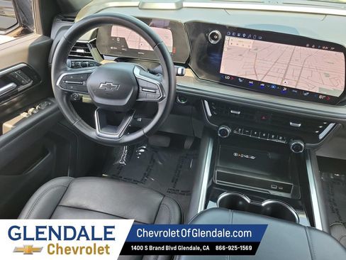 Used 2025 Chevrolet Suburban Z71 AWD/4WD image 23
