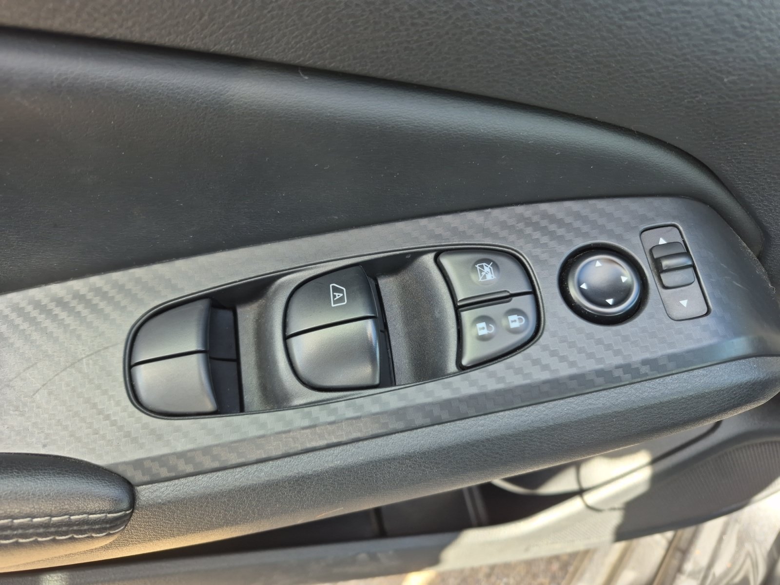 Used 2025 Nissan Altima 2.5 SV FWD image 15