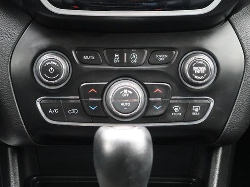 Used 2019 Jeep Cherokee Limited AWD/4WD image 21