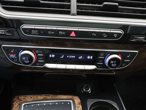 Used 2017 Audi Q7 3.0T Prestige w/ Prestige Package image 26