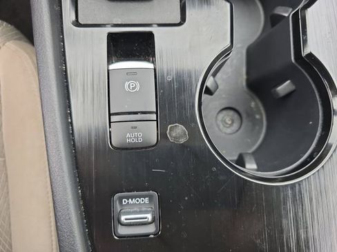 Used 2025 Nissan Rogue SV FWD image 29