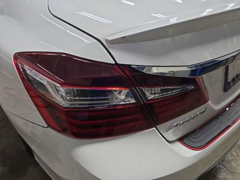 Used 2017 Honda Accord Sport image 33