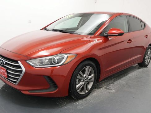 Used 2017 Hyundai Elantra SE FWD image 3