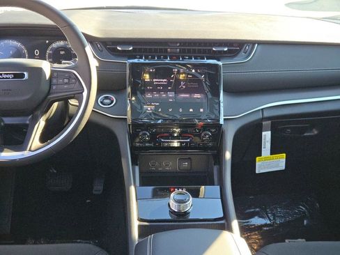 New 2025 Jeep Grand Cherokee Laredo X w/ Luxury Tech Group I image 21