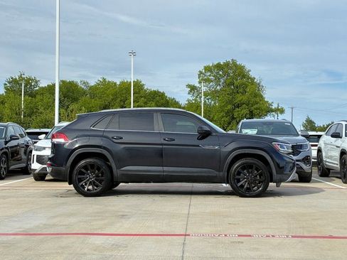 Used 2020 Volkswagen Atlas Cross Sport SE w/ Panoramic Sunroof Package FWD image 7