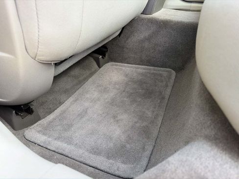 Used 2010 Chrysler 300 Touring RWD image 14