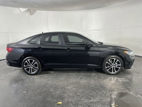 Used 2025 Volkswagen Jetta Sport image 9