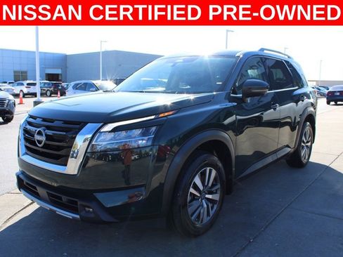 Used 2024 Nissan Pathfinder SL w/ Lighting Package (N92) image 3