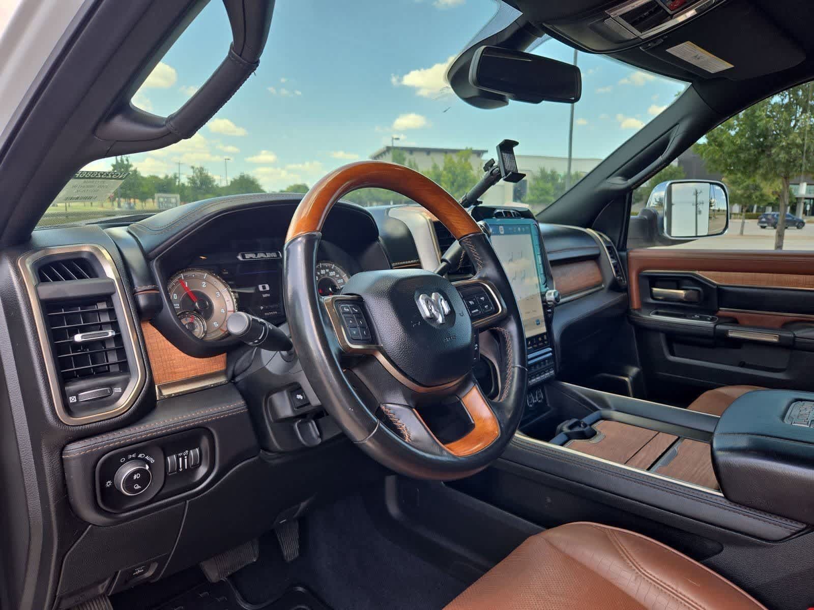 Used 2022 RAM 2500 Limited AWD/4WD image 2