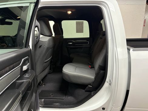 Used 2024 RAM 2500 Big Horn w/ Sport Appearance Package image 12