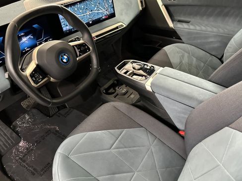 Used 2023 BMW iX xDrive50 w/ Sport Package image 11