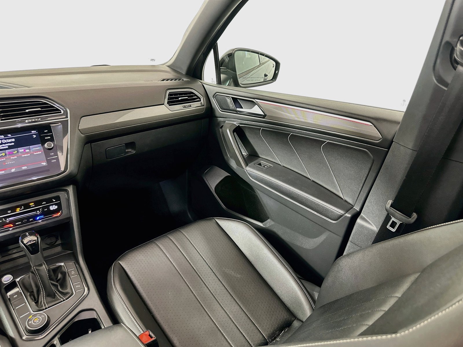 Used 2022 Volkswagen Tiguan SE R-Line AWD/4WD image 23