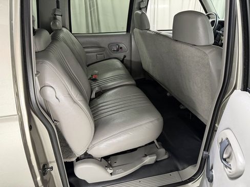 Used 1999 Chevrolet Suburban 2WD image 8