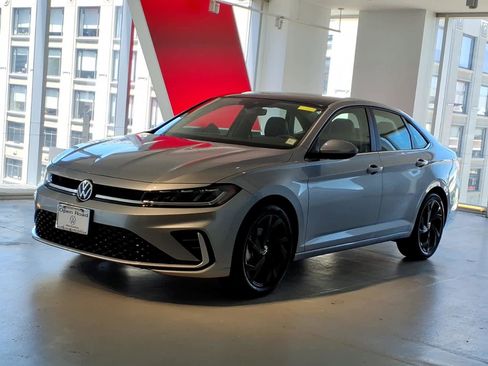 Used 2026 Volkswagen Jetta SE FWD image 1