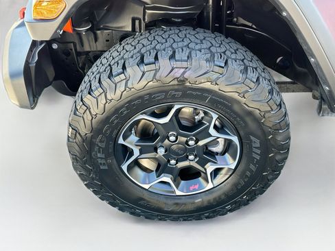 Used 2023 Jeep Wrangler Unlimited Rubicon w/ LED Lighting Group AWD/4WD image 34