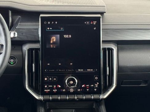 Used 2025 GMC Acadia Elevation image 30