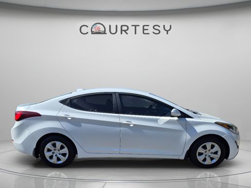 Used 2016 Hyundai Elantra SE FWD image 11
