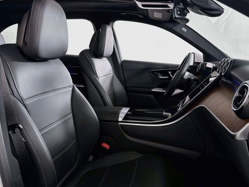 Certified 2026 Mercedes-Benz GLC 300 image 8