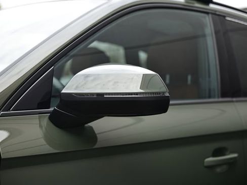 Used 2023 Audi Q5 e Premium Plus image 11