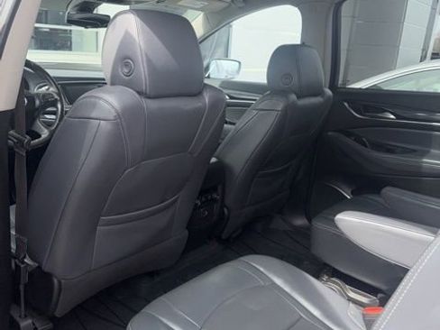 Used 2018 Buick Enclave Essence image 10