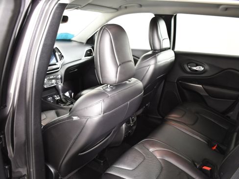 Used 2019 Jeep Cherokee Limited image 48