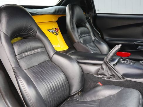 Used 2000 Chevrolet Corvette Convertible w/ Memory Pkg RWD image 58