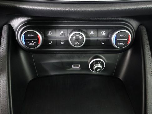 Used 2022 Alfa Romeo Stelvio Sprint image 5