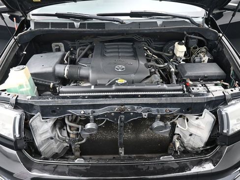 Used 2011 Toyota Tundra 4x4 CrewMax image 19