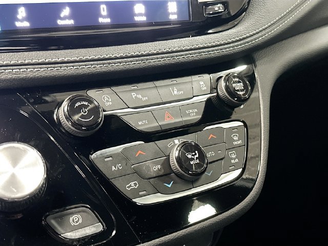 New 2026 Chrysler Pacifica Select AWD/4WD image 15