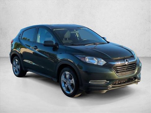 Used 2017 Honda HR-V LX image 3