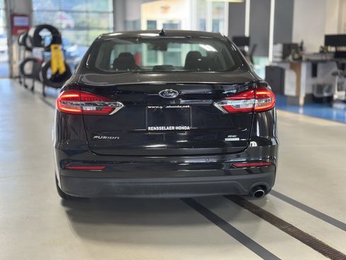 Used 2020 Ford Fusion SE FWD image 5