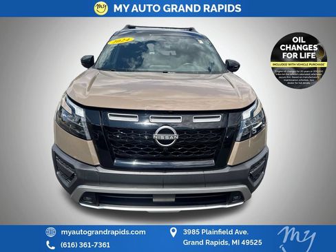 Used 2024 Nissan Pathfinder Rock Creek AWD/4WD image 2