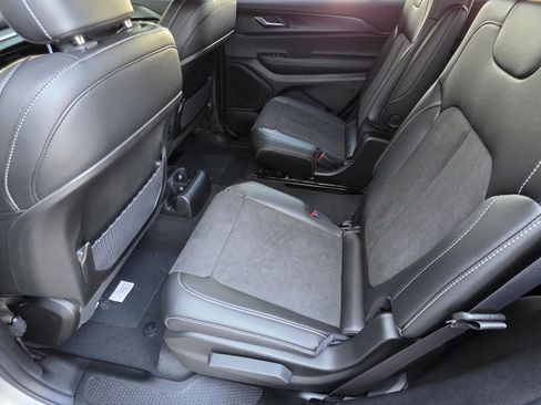 New 2025 Jeep Grand Cherokee L Altitude image 10