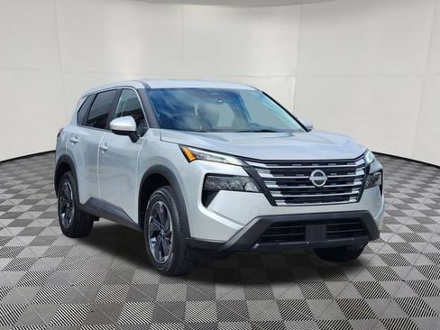 Used 2024 Nissan Rogue SV FWD image 2