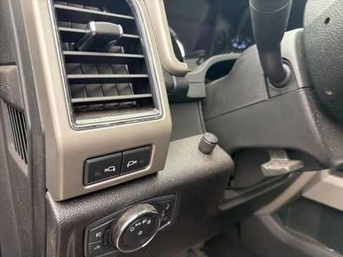 Used 2019 Ford F350 Lariat image 26