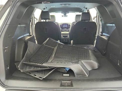 Used 2023 Chevrolet Traverse RS FWD image 37