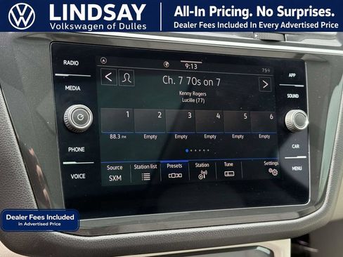 Used 2024 Volkswagen Tiguan SE w/ Panoramic Sunroof Package FWD image 17