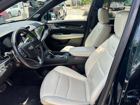 Used 2025 Cadillac XT6 Sport w/ Technology Package AWD/4WD image 21