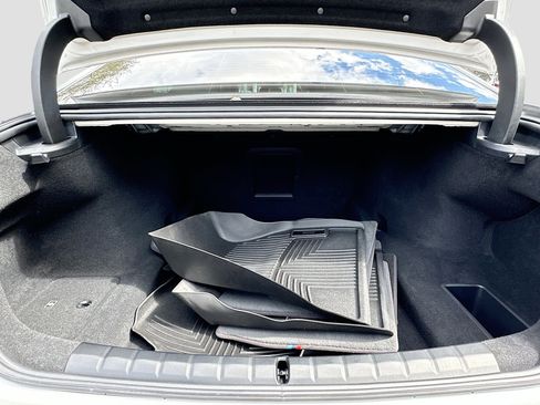 Used 2023 BMW 760i xDrive image 28