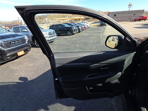 Used 2024 Mitsubishi Outlander Sport ES image 12