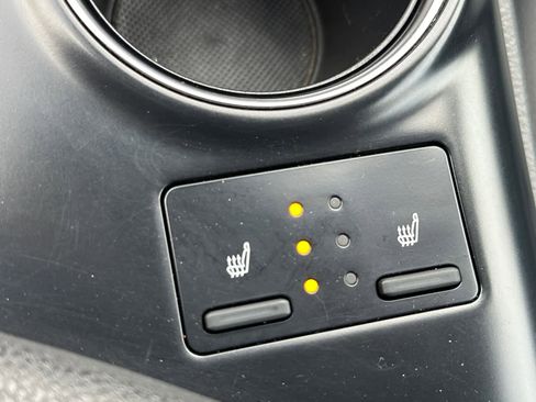 Used 2020 Toyota Camry XLE image 5