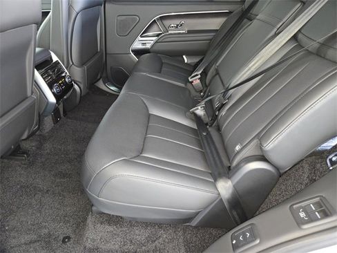 New 2026 Land Rover Range Rover Long Wheelbase SE image 5