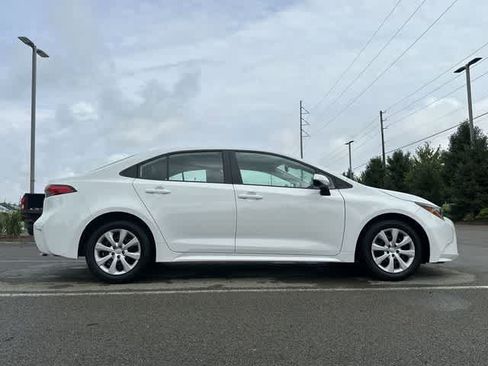 Used 2025 Toyota Corolla LE FWD image 3