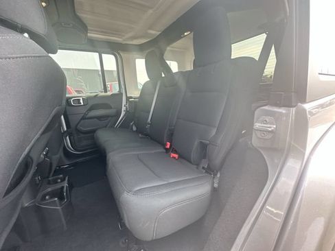 Used 2019 Jeep Wrangler Unlimited Sahara AWD/4WD image 24