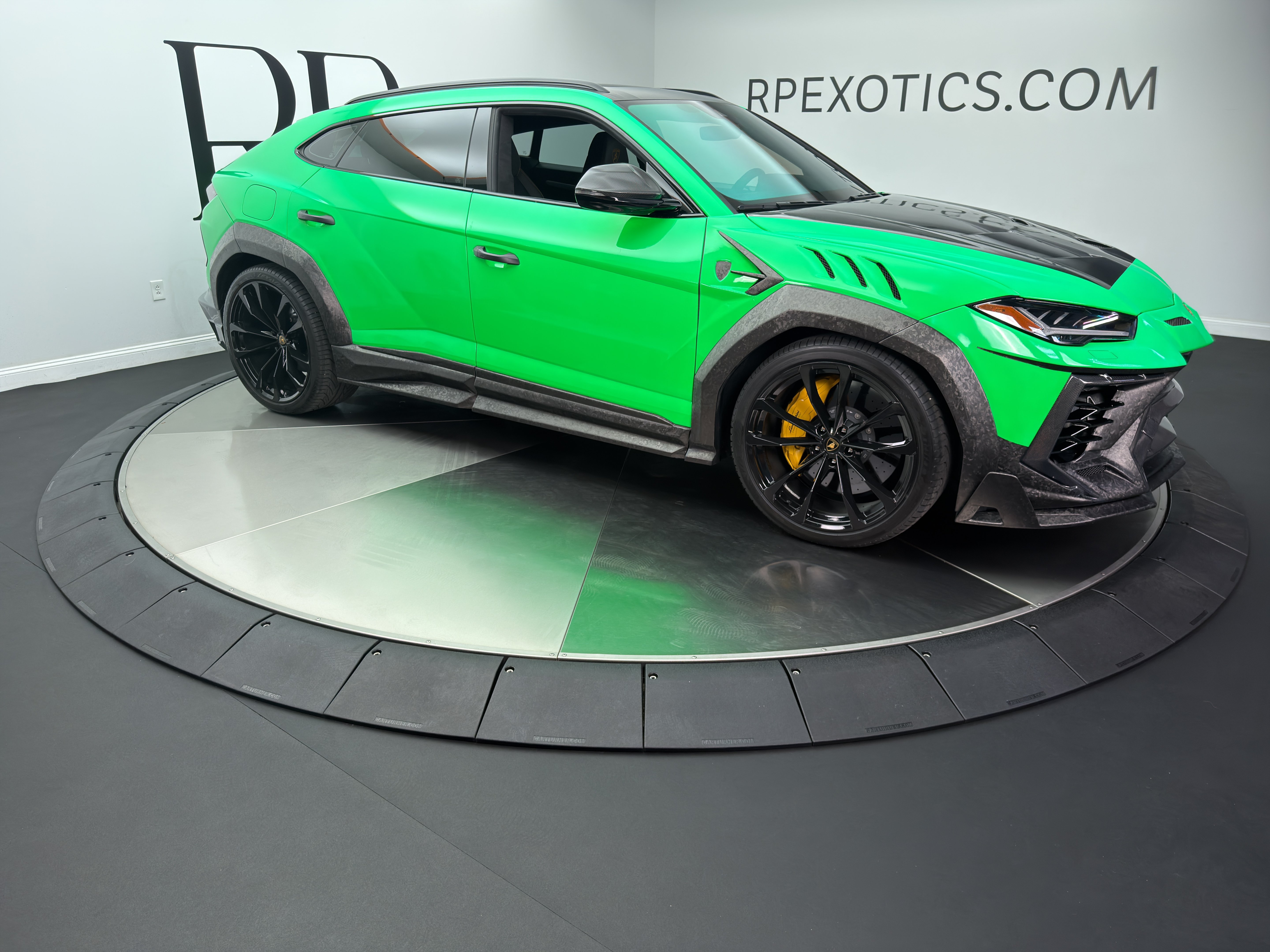Used 2022 Lamborghini Urus AWD/4WD image 7