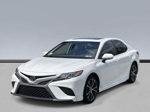 Used 2019 Toyota Camry SE w/ Convenience Package FWD image 1