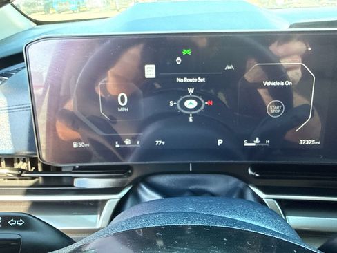 Used 2025 Kia Carnival SX Prestige FWD image 24