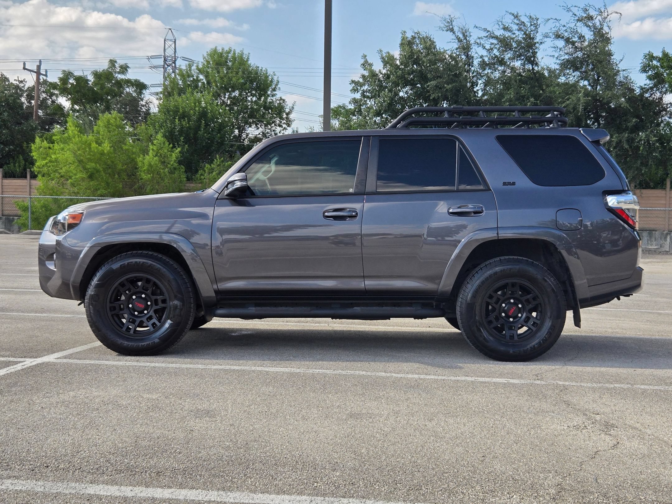 Used 2022 Toyota 4Runner SR5 Premium w/ Moonroof Package RWD image 6